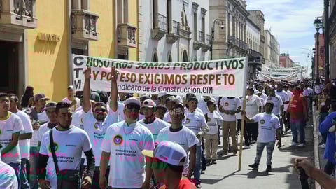 Realizan desfile para conmemorar el Día del Trabajo en Durango.