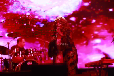 Gloria Gaynor interpreta sus éxitos para los duranguenses en la Velaría de la Feria Nacional Durango “Francisco Villa