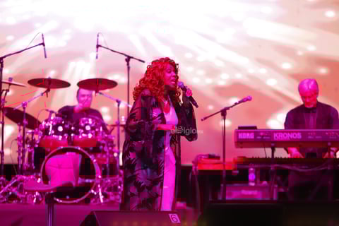 Gloria Gaynor interpreta sus éxitos para los duranguenses en la Velaría de la Feria Nacional Durango “Francisco Villa
