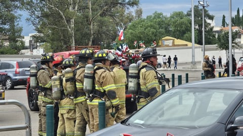 Al instante se activaron los protocolos de emergencia de la tienda para realizar la evacuación ordenada de clientes y personal.