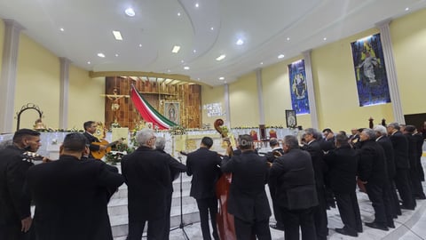 Cientos de duranguenses se congregaron en el Santuario de Nuestra Señora de Guadalupe para las tradicionales mañanitas a la Virgen de Guadalupe