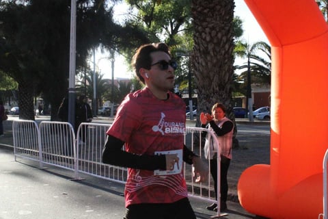 Toda una fiesta se vivió en la primera edición de la Carrera 5K Durango Suena, donde centenario de duranguenses se ejercitaron, se divirtieron y bailaron con banda en vivo en el Paseo de Las Alamedas.