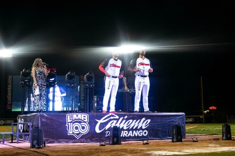 La presentación se llevó a cabo en medio de la expectativa de la noble afición duranguense que se quedó en las tribunas del Estadio Francisco Villa .