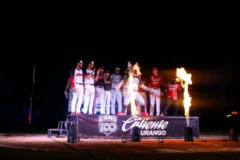 La presentación se llevó a cabo en medio de la expectativa de la noble afición duranguense que se quedó en las tribunas del Estadio Francisco Villa .