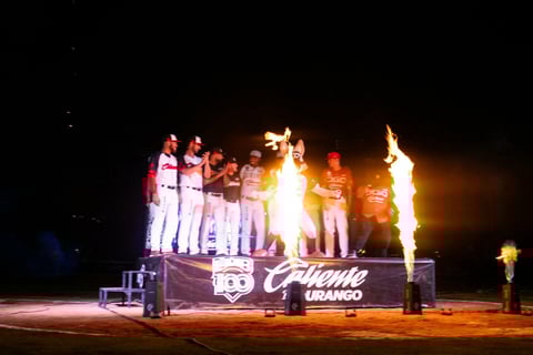 La presentación se llevó a cabo en medio de la expectativa de la noble afición duranguense que se quedó en las tribunas del Estadio Francisco Villa .