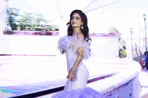 La acompañarán Alexandra Reyes y Korayma Díaz, ambas de Poanas, como princesa real y princesa, en los eventos conmemorativos del 462 aniversario de la fundación de la ciudad de Durango.