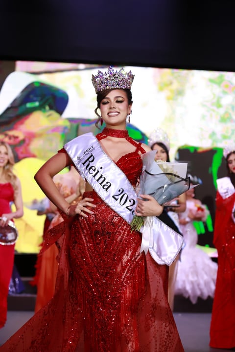 La acompañarán Alexandra Reyes y Korayma Díaz, ambas de Poanas, como princesa real y princesa, en los eventos conmemorativos del 462 aniversario de la fundación de la ciudad de Durango.