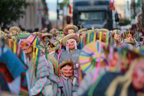 Durango se vistió de fiesta con el tradicional desfile de la XXI edición del Festival del Mariachi, su Charrería y Danza, que recorrió la avenida 20 de Noviembre y llenó de música, color y alegría el corazón de la ciudad.