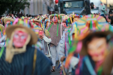 Durango se vistió de fiesta con el tradicional desfile de la XXI edición del Festival del Mariachi, su Charrería y Danza, que recorrió la avenida 20 de Noviembre y llenó de música, color y alegría el corazón de la ciudad.