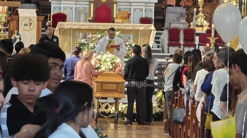 El recinto duranguense se vio repleto por decenas de personas que acompañaron a los familiares.