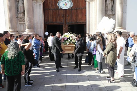 El recinto duranguense se vio repleto por decenas de personas que acompañaron a los familiares.