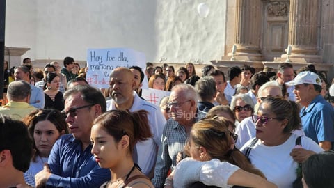 El recinto duranguense se vio repleto por decenas de personas que acompañaron a los familiares.