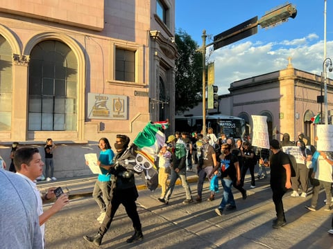 Generación Z de Durango se reunió para dar paso a la marcha que exige mayor seguridad en el país y otras necesidades, además de mostrar su indignación contra partidos políticos.