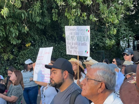 Generación Z de Durango se reunió para dar paso a la marcha que exige mayor seguridad en el país y otras necesidades, además de mostrar su indignación contra partidos políticos.