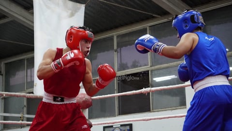 Así se vivió el arranque del evento conmemorativo del 35 aniversario del Gimnasio de Box El Refugio, un espacio que desde su fundación en 1990 por el exboxeador Julio Aguilar Zamarripa se convirtió en la llamada Catedral del Box en Durango.