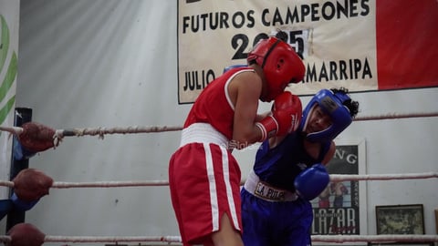 Así se vivió el arranque del evento conmemorativo del 35 aniversario del Gimnasio de Box El Refugio, un espacio que desde su fundación en 1990 por el exboxeador Julio Aguilar Zamarripa se convirtió en la llamada Catedral del Box en Durango.
