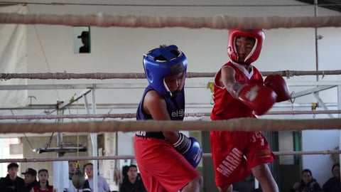 Así se vivió el arranque del evento conmemorativo del 35 aniversario del Gimnasio de Box El Refugio, un espacio que desde su fundación en 1990 por el exboxeador Julio Aguilar Zamarripa se convirtió en la llamada Catedral del Box en Durango.