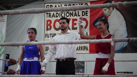 Así se vivió el arranque del evento conmemorativo del 35 aniversario del Gimnasio de Box El Refugio, un espacio que desde su fundación en 1990 por el exboxeador Julio Aguilar Zamarripa se convirtió en la llamada Catedral del Box en Durango.