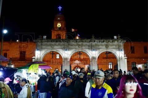 Cientos de duranguenses se congregaron en el Santuario de Nuestra Señora de Guadalupe para las tradicionales mañanitas a la Virgen de Guadalupe