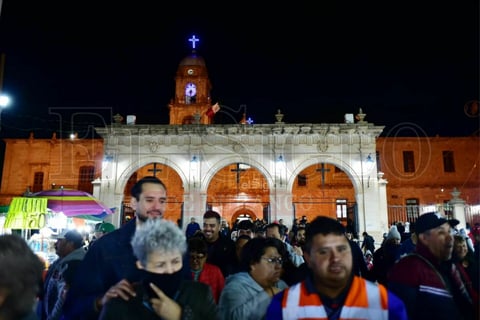 Cientos de duranguenses se congregaron en el Santuario de Nuestra Señora de Guadalupe para las tradicionales mañanitas a la Virgen de Guadalupe