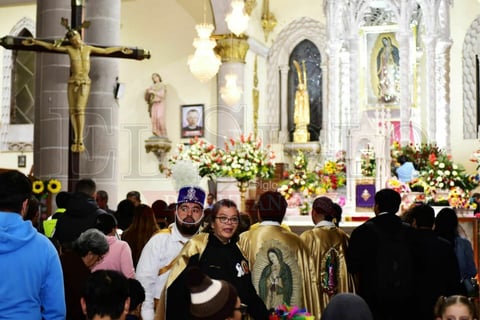 Cientos de duranguenses se congregaron en el Santuario de Nuestra Señora de Guadalupe para las tradicionales mañanitas a la Virgen de Guadalupe