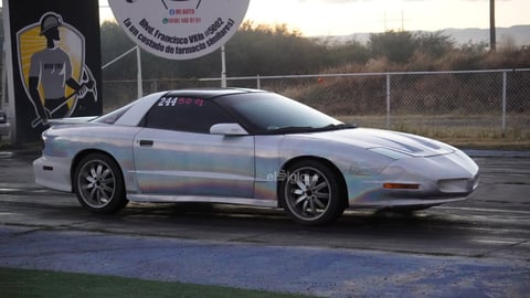 El rugir de los motores volvió a sentirse este sábado en el Autódromo de Durango, con el arranque del Campeonato Bracket 1/8 de Milla, una cita que reunió a pilotos locales y foráneos en un ambiente cargado de adrenalina y precisión.