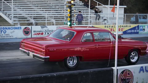 El rugir de los motores volvió a sentirse este sábado en el Autódromo de Durango, con el arranque del Campeonato Bracket 1/8 de Milla, una cita que reunió a pilotos locales y foráneos en un ambiente cargado de adrenalina y precisión.