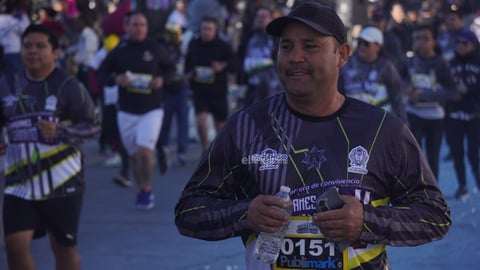 La Carrera Guardianes del Camino 4K se realizó este domingo en el Centro Histórico de Durango. Cientos de participantes recorrieron las principales avenidas en un ambiente deportivo y familiar, con dinámicas recreativas y exhibiciones de corporaciones de seguridad.