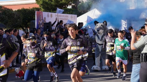 La Carrera Guardianes del Camino 4K se realizó este domingo en el Centro Histórico de Durango. Cientos de participantes recorrieron las principales avenidas en un ambiente deportivo y familiar, con dinámicas recreativas y exhibiciones de corporaciones de seguridad.