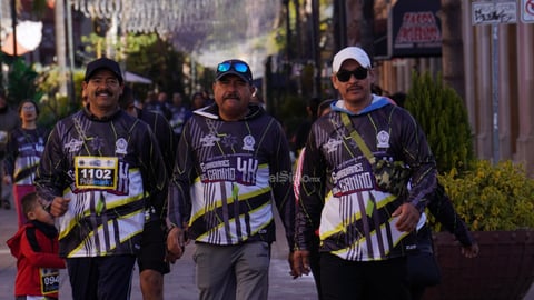 La Carrera Guardianes del Camino 4K se realizó este domingo en el Centro Histórico de Durango. Cientos de participantes recorrieron las principales avenidas en un ambiente deportivo y familiar, con dinámicas recreativas y exhibiciones de corporaciones de seguridad.