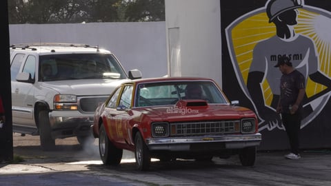 El rugido de los motores volvió a encender la pista del Autódromo Durango este domingo 14 de diciembre con la segunda jornada del Campeonato Bracket 1/8 de milla. Desde el mediodía, pilotos locales y foráneos se enfrentaron en duelos de aceleración que dejaron milésimas de diferencia y grandes postales para la afición. La adrenalina, la precisión y la potencia marcaron una jornada vibrante que cerró el fin de semana con espectáculo y emoción.