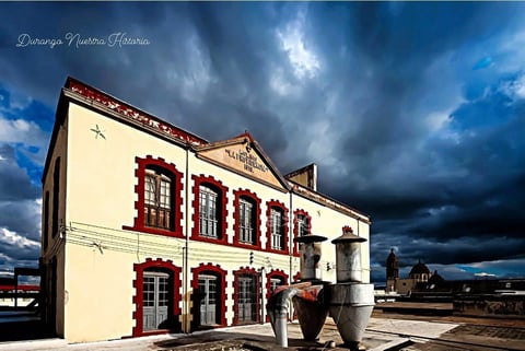 Don Sagoto es recordado con cariño por la comunidad duranguense, dejando como legado su amplio archivo fotográfico.