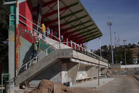 Lentos, avances en la obra de la Prepa Diurna