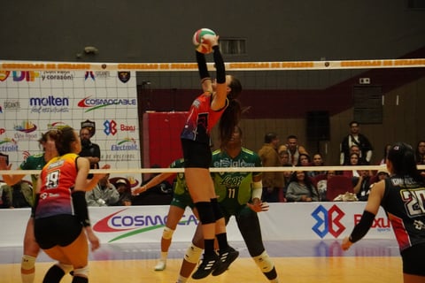 Las coterráneas sostuvieron el ritmo en los momentos decisivos y resolvieron el duelo con control en el set definitivo.