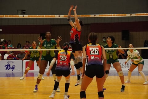 Las coterráneas sostuvieron el ritmo en los momentos decisivos y resolvieron el duelo con control en el set definitivo.