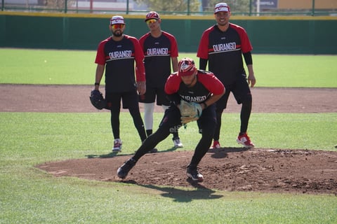 Caliente de Durango arranca pretemporada con sesión de pitchers y catchers