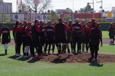 Caliente de Durango arranca pretemporada con sesión de pitchers y catchers