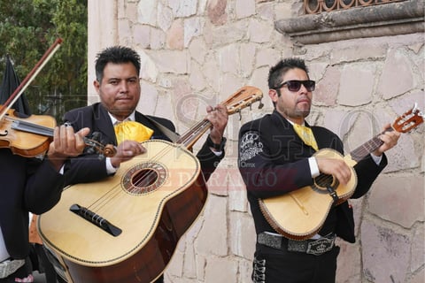 La Colonia Juan Lira Bracho marcó este 5 de abril el 40 aniversario luctuoso de Juan Lira Bracho con una misa en el Templo de Santa Cecilia, en una jornada que también coincidió con las cuatro décadas de la fundación del asentamiento creado en 1986 y que, desde entonces, ha sostenido en su nombre y en su historia un punto de identidad y cohesión para la zona oriente de Durango.