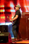 Efren Barón guitarra rítmica del grupo.