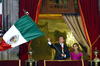 Propiamente, la ceremonia inicio a las 10:57 de la noche, cuando se escuchó al interior de Palacio Nacional el Himno Nacional.