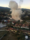 Personal de bomberos arribó al lugar para evaluar la situación.