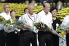 Familiares de las víctimas de la bomba atómica realizaron una ofrenda floral durante una de las ceremonias de conmemoración.