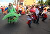 Durante el desfile, los espectadores disfrutaron de m&uacute;sica en vivo, cuadros danc&iacute;sticos y espect&aacute;culos de charrer&iacute;a.
