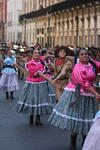 Mujeres vistieron de adelitas y hombres de revolucionarios.
