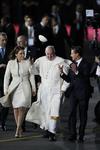 El presidente Enrique Pe&ntilde;a Nieto y su esposa Ang&eacute;lica Rivera recibieron en la puerta de Palacio Nacional al Papa Francisco, quien ya era esperado por parte del gabinete y cardenales mexicanos.