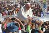 El Santo Padre se mostró cercano con el pueblo.