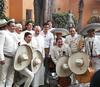 En la Nunciatura Apostólica el Papa recibió serenata.