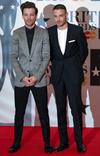 Louis Tomlinson y Liam Payne de One Direction posaron ante las cámaras.