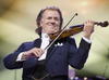 El violinista holandés André Rieu se lleva en promedio 780,905 dólares por concierto.