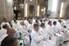 En esta misa se renovaron también los votos de los 189 sacerdotes de la diócesis quienes, vestidos de blanco, se comprometieron a fortalecer su espiritualidad.